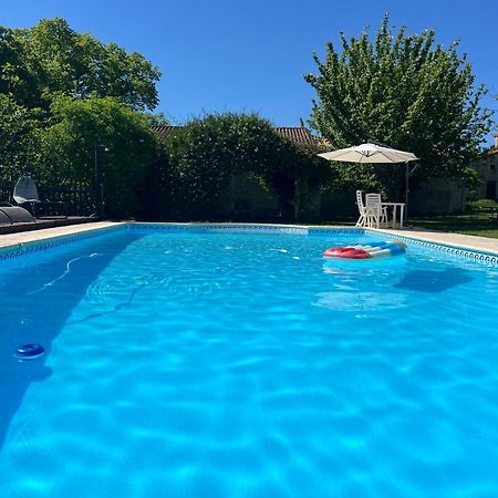 Entire Apartment With Swimming Pool Near Aubeterre Saint-Romain  Buitenkant foto