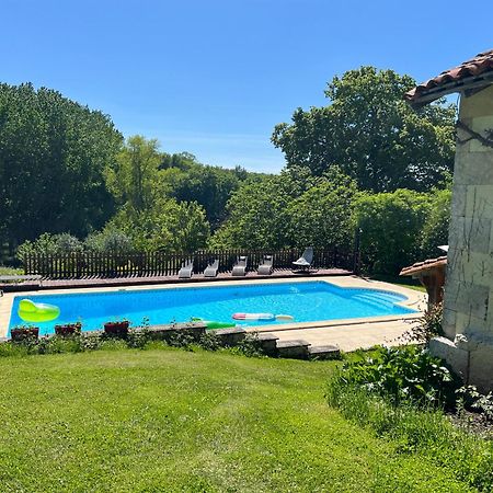Entire Apartment With Swimming Pool Near Aubeterre Saint-Romain  Buitenkant foto
