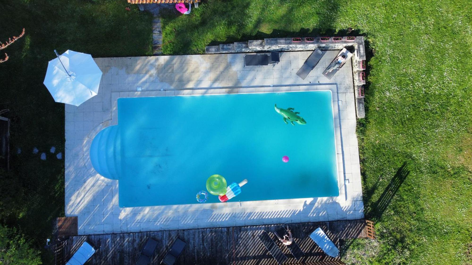 Entire Apartment With Swimming Pool Near Aubeterre Saint-Romain  Buitenkant foto