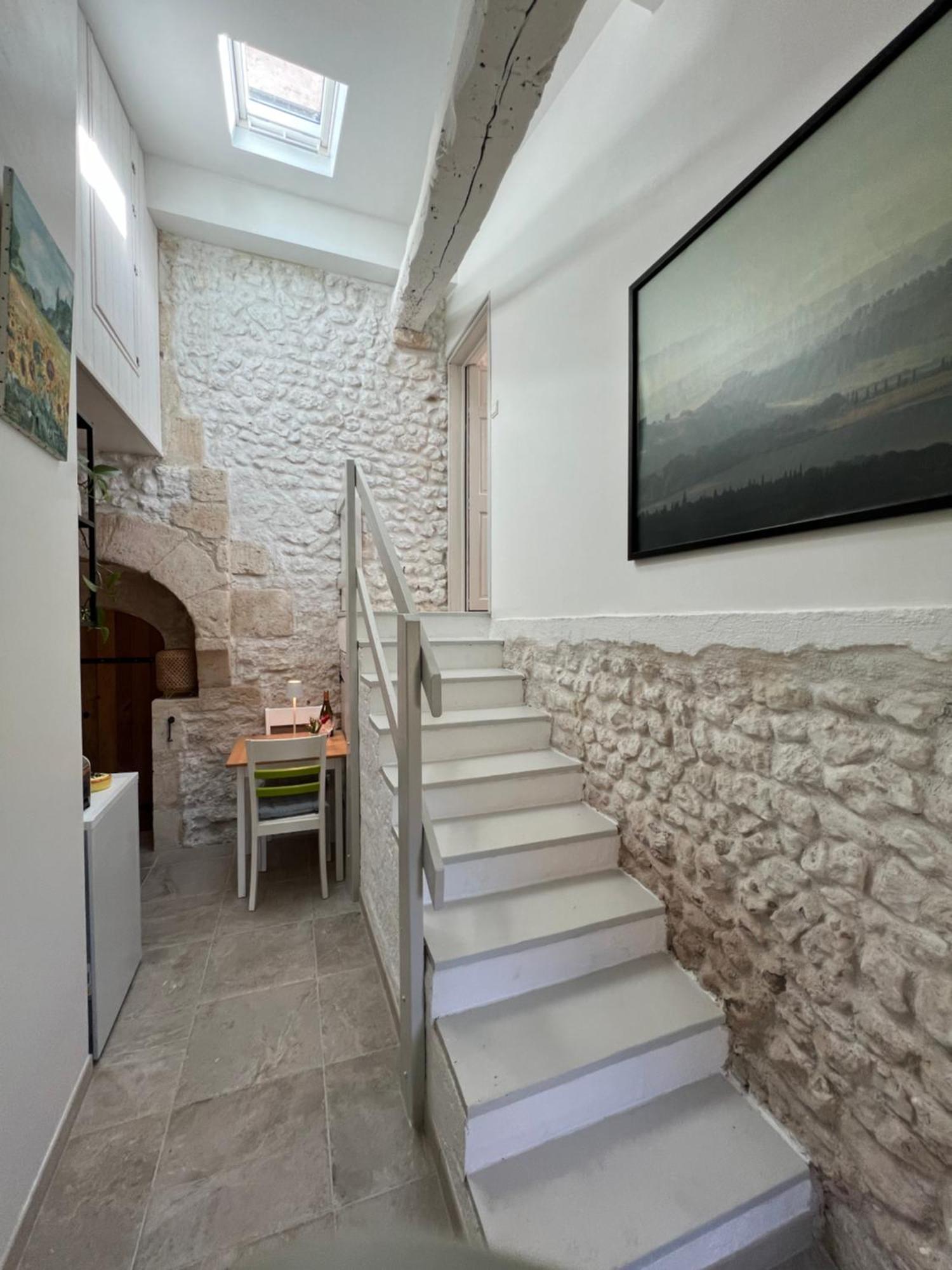 Entire Apartment With Swimming Pool Near Aubeterre Saint-Romain  Buitenkant foto