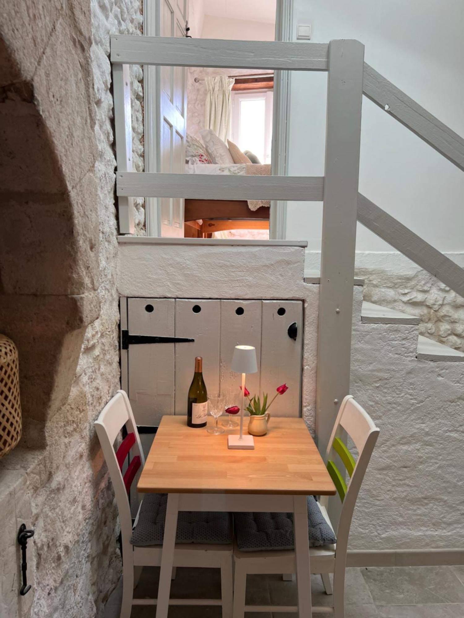 Entire Apartment With Swimming Pool Near Aubeterre Saint-Romain  Buitenkant foto