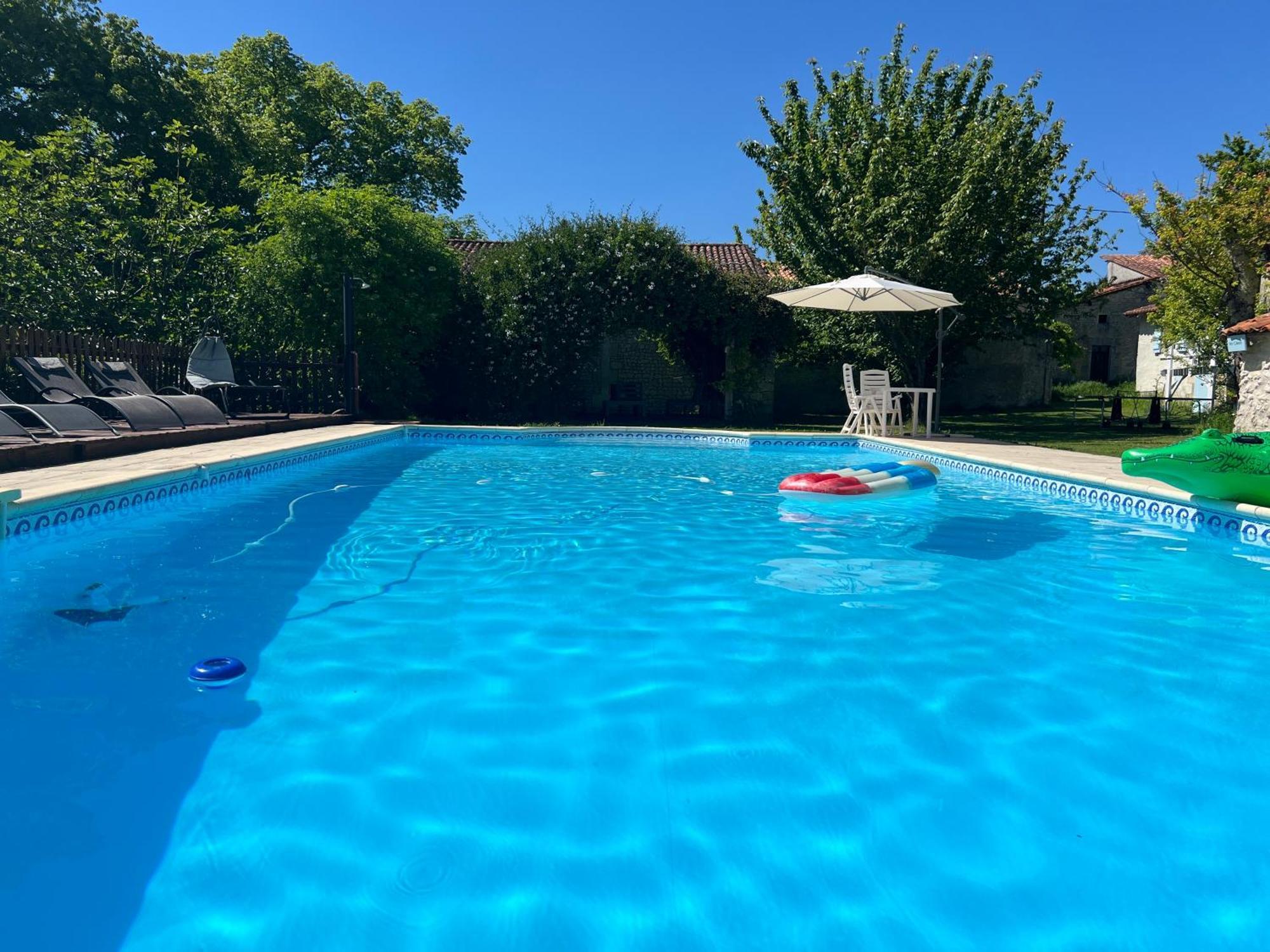 Entire Apartment With Swimming Pool Near Aubeterre Saint-Romain  Buitenkant foto