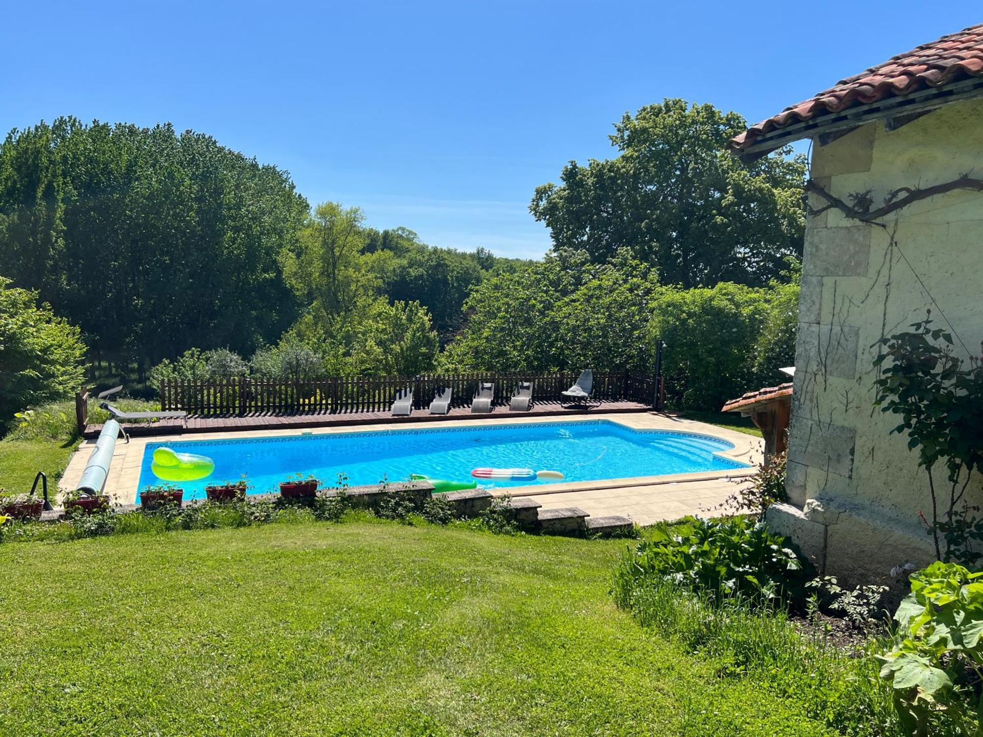 Entire Apartment With Swimming Pool Near Aubeterre Saint-Romain  Buitenkant foto